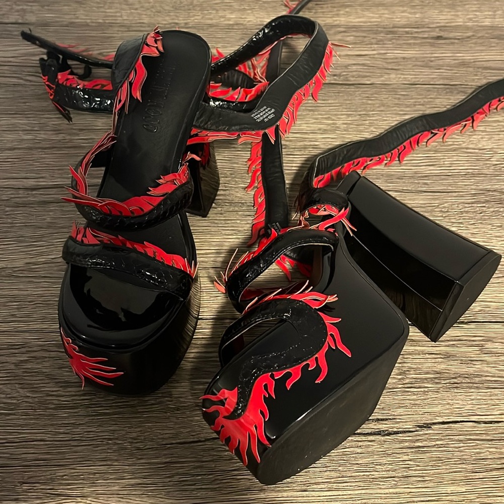 Dolls kill chunky heels